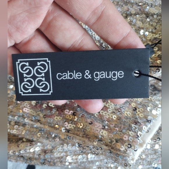 Cable & Gauge Glittering Sequin One Sleeve Top NWT - Picture 10 of 10